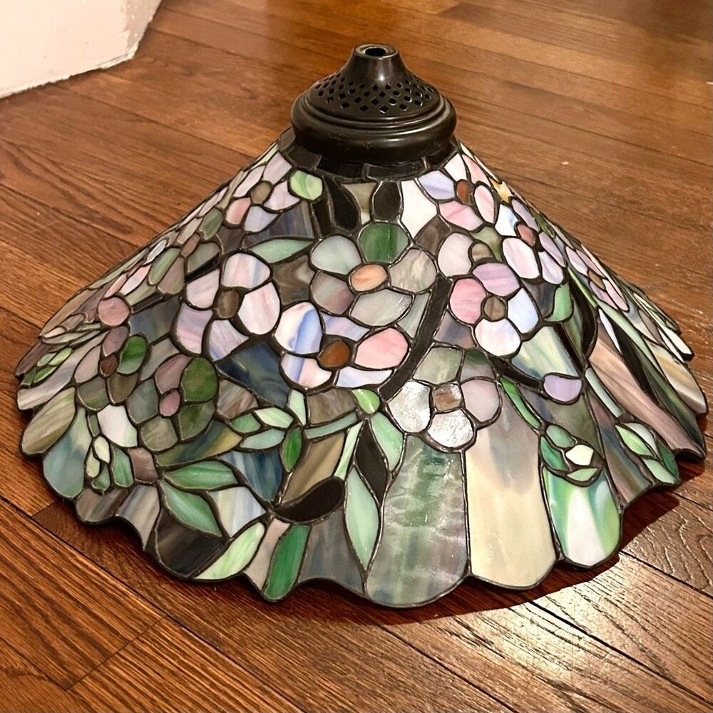 Vintage QUOIZEL Stained Glass Lamp Shade Floral Tiffany Style Preloved EUC